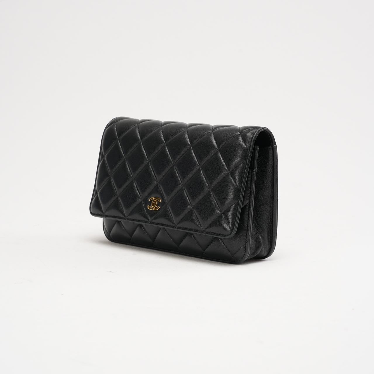 pre-owned coco-vault Chanel Black Classic Wallet on Chain (WOC) 2021