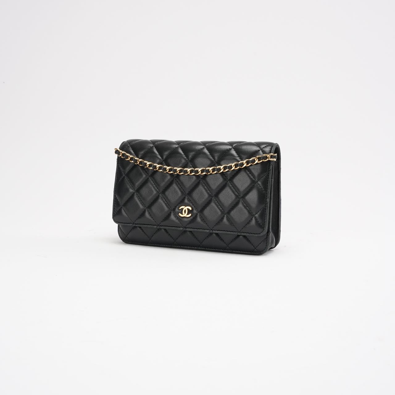 pre-owned coco-vault Chanel Black Classic Wallet on Chain (WOC) 2019
