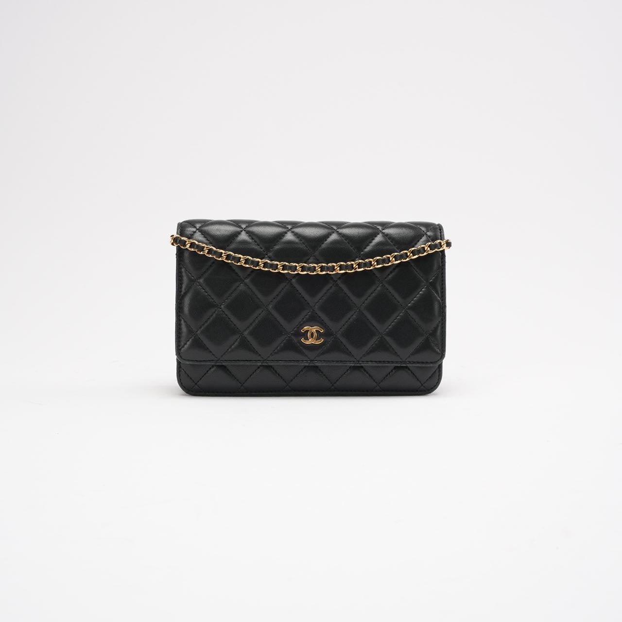 pre-owned coco-vault Chanel Black Classic Wallet on Chain (WOC) 2019