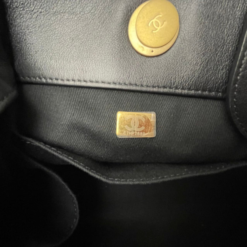 pre-owned coco-vault Chanel Deauville Shopping Tote Large Kalbsleather Black/Beige