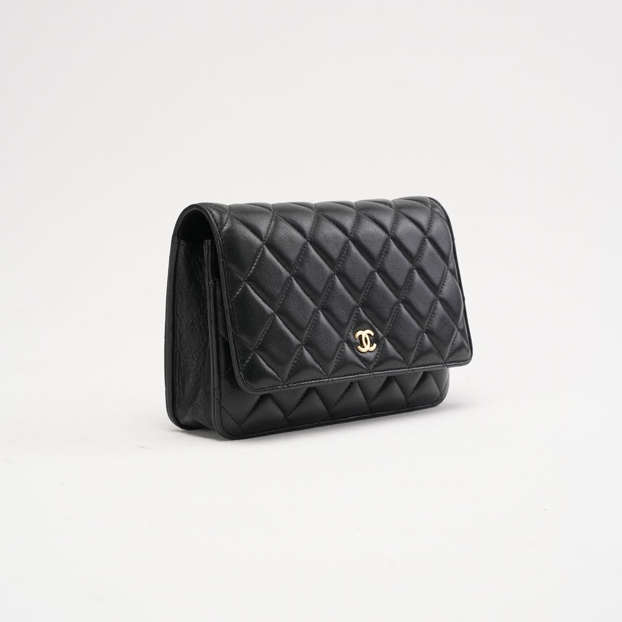 pre-owned coco-vault Chanel Black Classic Wallet on Chain (WOC) 2021