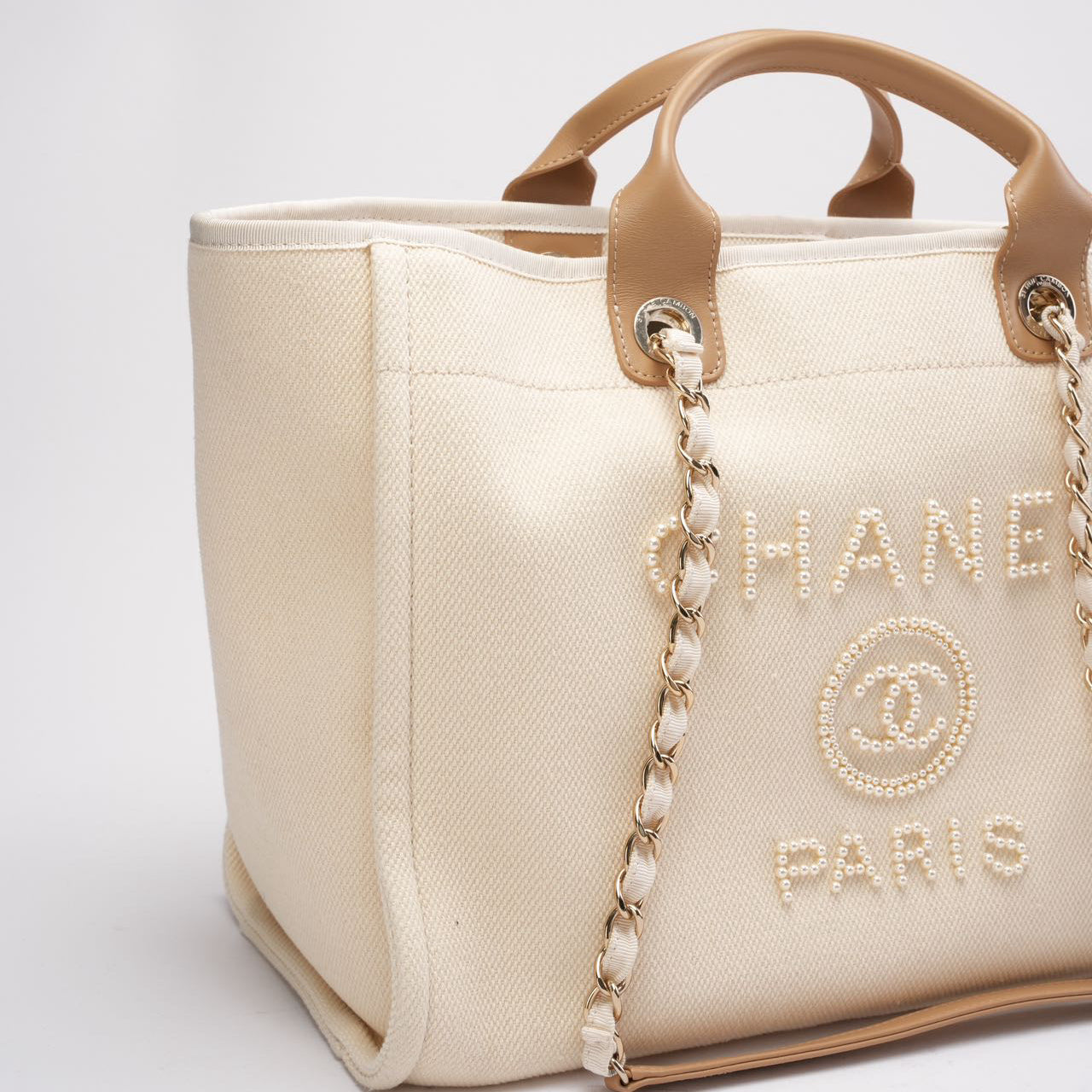 pre-owned coco-vault Chanel White Large Pearls Deauville Shopping Tote 2020