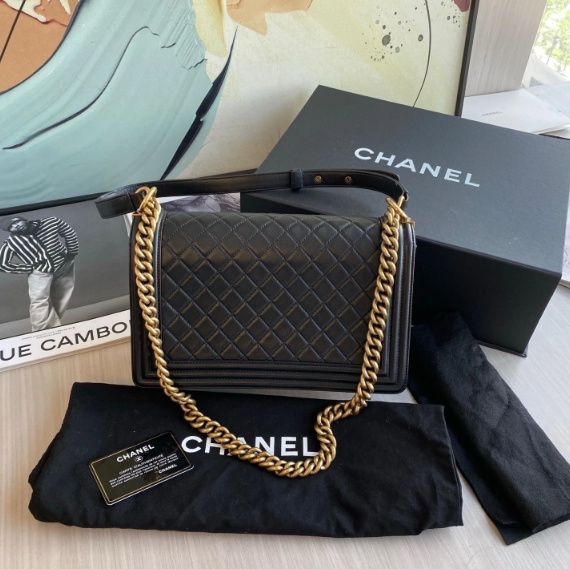 Pre-owned Chanel Boy Large Black Quilted Calfskin Leather Shoulder Bag