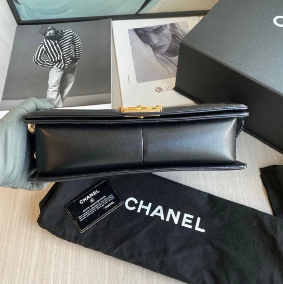 Pre-owned Chanel Boy Large Black Quilted Calfskin Leather Shoulder Bag