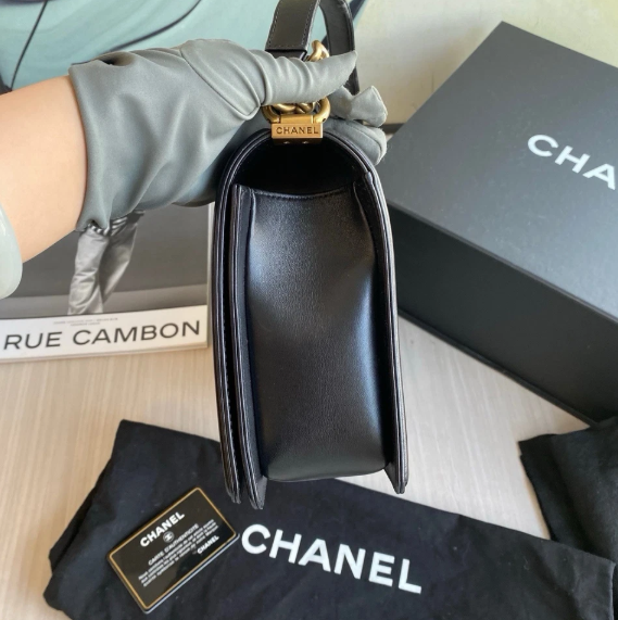 Pre-owned Chanel Boy Large Black Quilted Calfskin Leather Shoulder Bag