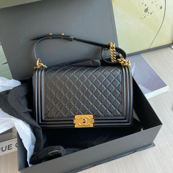 Pre-owned Chanel Boy Large Black Quilted Calfskin Leather Shoulder Bag