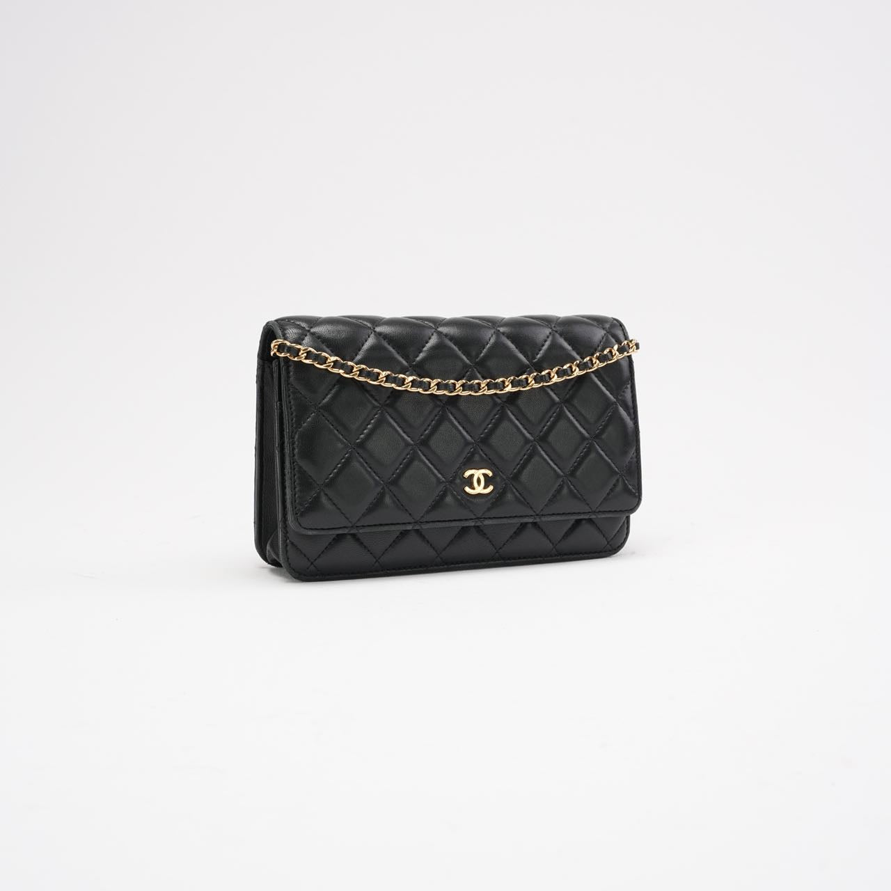 pre-owned coco-vault Chanel Black Classic Wallet on Chain (WOC) 2019